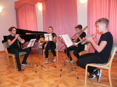 Rok Kaltnekar, Klara Uršič, Rok Berginc in Matic Skočir, trobilni kvartet