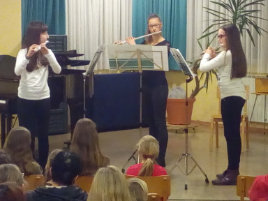 Vita Kutin, Žana Sovdat in Asja Poljak